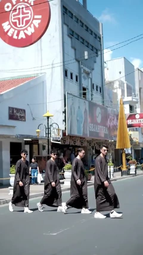 Jubah Muslim Pria Simple Elegan